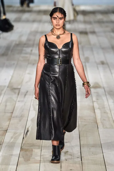 Look 25